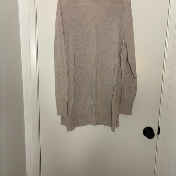 Old Navy Women's V-Neck Sweater - Tan - Picture 2 of 2